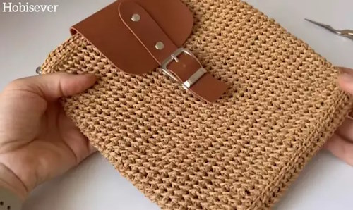Tığ ile örülen çantanın sık iğneyle bitirme tekniği
