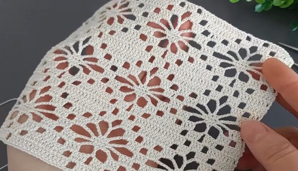 Tığ İşi Dantel Çiçek Modeli – Ön Görsel