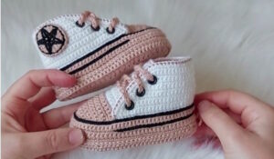 Converse Bebek Patik – Örgü Ayakkabı Modeli Bitmiş Converse Örgü Bebek Patik – 1 Çift Görünüm