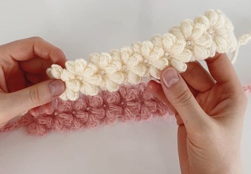 İncili sıralı çiçekli saç bandı çiçek motif detayları