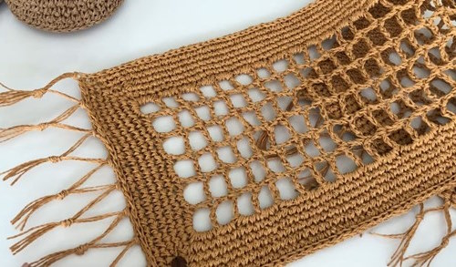 El yapımı runner örtüsü – masa üstü dekorasyon için örnek kullanım