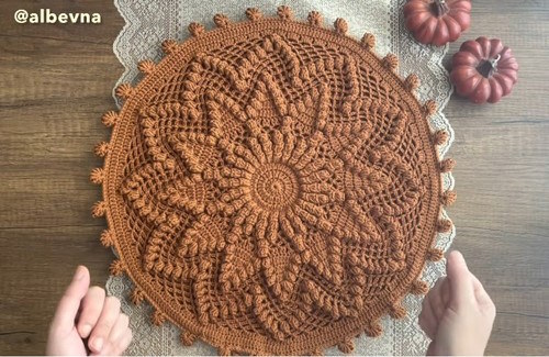 Tığla Birleştirme ve Fıstıklı Kenar Oyası