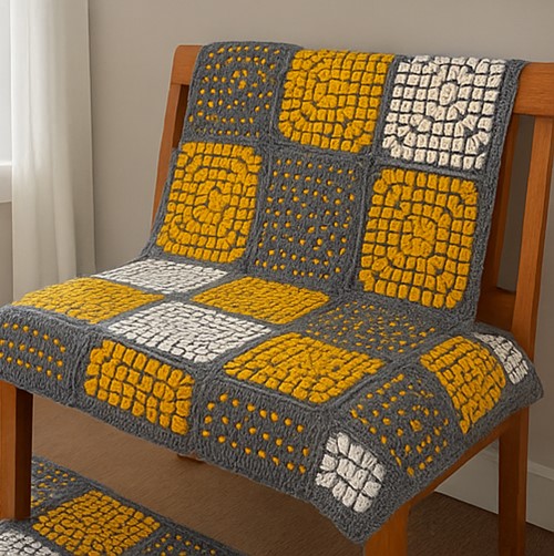 Ahşap sedir üzerine serilmiş 40 yamalı patchwork tığ işi battaniye modeli