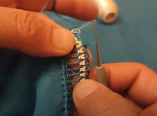 Boncuk Görünümlü Tığ Oyası modelinin üçüncü sıra yapımı.