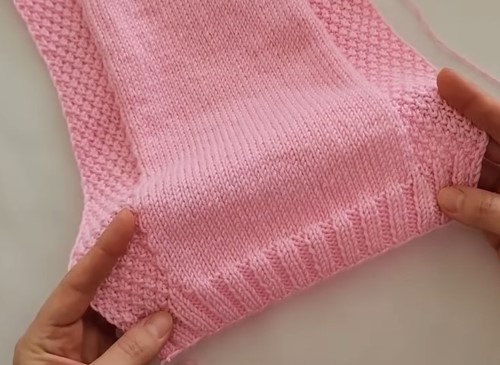 Kız bebek süveter modelinde etek lastiği ve arka parça