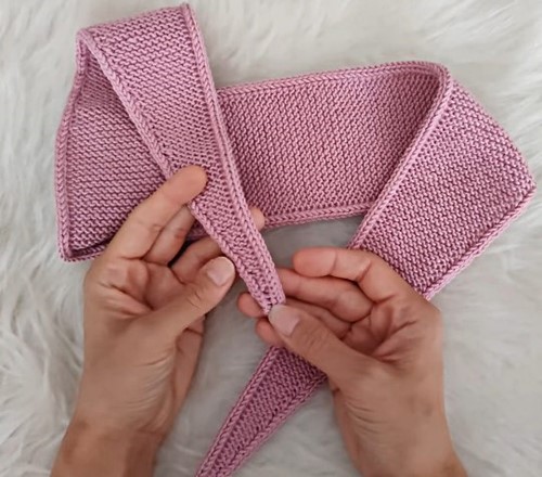 kruvasan atkı modeli pembe renk örgü detay