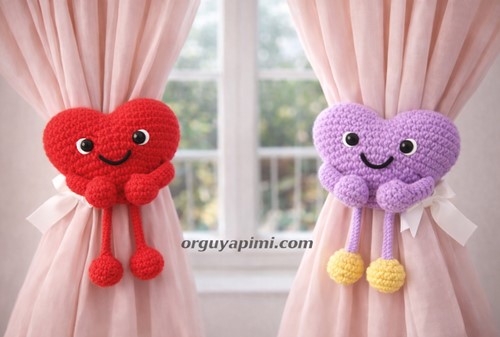 Amigurumi kalp figürü perde tutucu olarak kullanılan örgü figür