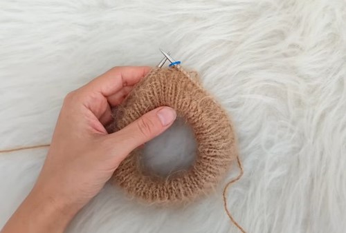 Pullu çocuk kazak modeli yakadan başlama yaka örme aşaması